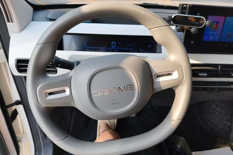 Used Geely Galaxy Panda 2024 Panda Mini 200km Endurance Bear Steering Wheel