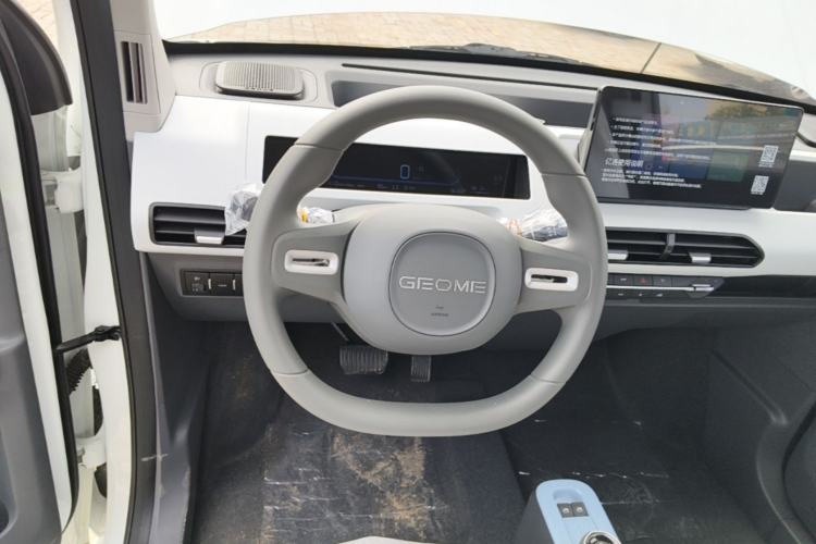 Used Geely Galaxy Panda 2024 Panda Mini 200km Endurance Bear Steering Wheel