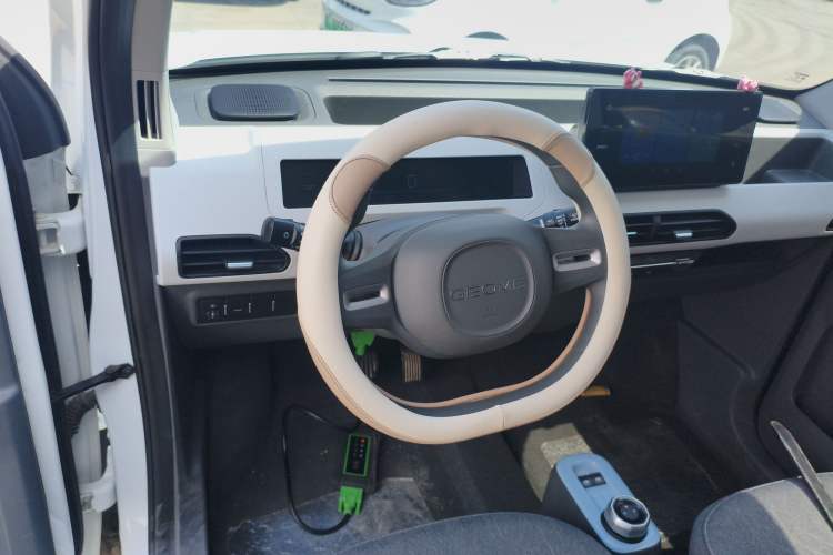 Used Geely Galaxy Panda 2024 Panda Mini 200km Endurance Bear Steering Wheel