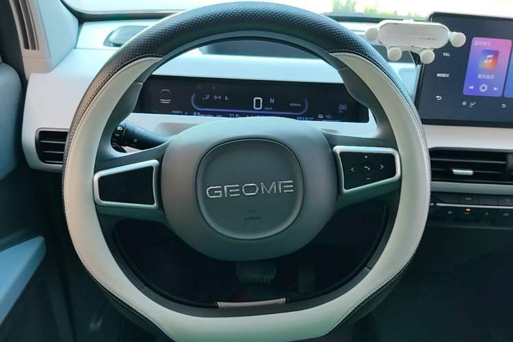 Used Geely Galaxy Panda 2024 Panda Mini 200km Endurance Bear Steering Wheel