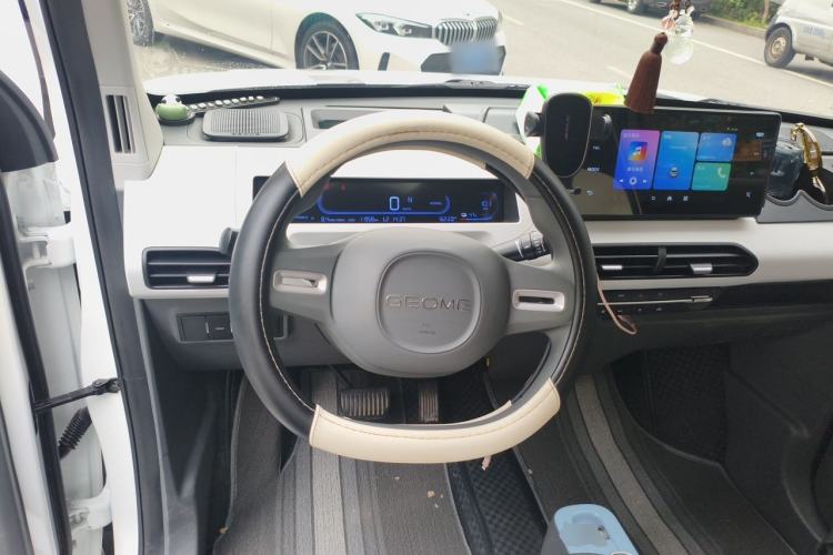 Used Geely Galaxy Panda 2024 Panda Mini 200km Endurance Bear Steering Wheel