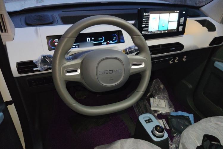 Used Geely Galaxy Panda 2024 Panda Mini 200km Endurance Bear Steering Wheel