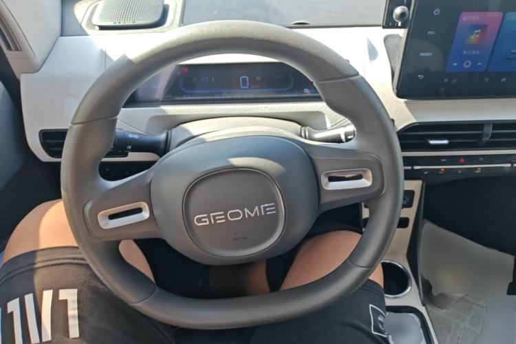 Used Geely Galaxy Panda 2024 Panda Mini 200km Endurance Bear Steering Wheel