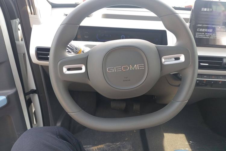 Used Geely Galaxy Panda 2024 Panda Mini 200km Endurance Bear Steering Wheel