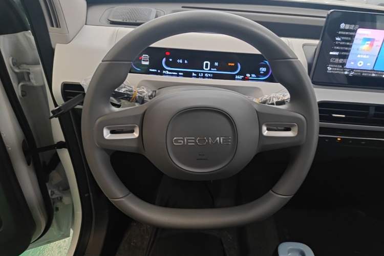 Used Geely Galaxy Panda 2024 Panda Mini 200km Longteng PRO Edition Steering Wheel