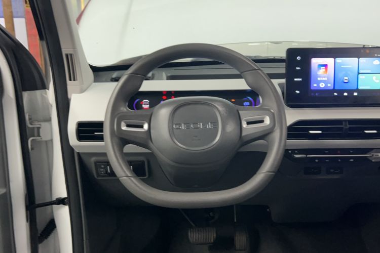 Used Geely Galaxy Panda 2024 Panda Mini 200km Endurance Bear Steering Wheel