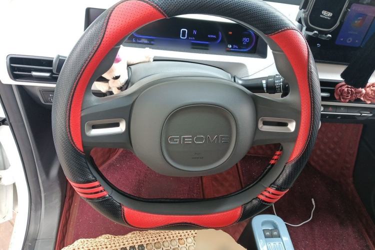 Used Geely Galaxy Panda 2024 Panda Mini 200km Endurance Bear Steering Wheel