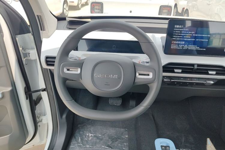 Used Geely Galaxy Panda 2024 Panda Mini 200km Endurance Bear Steering Wheel