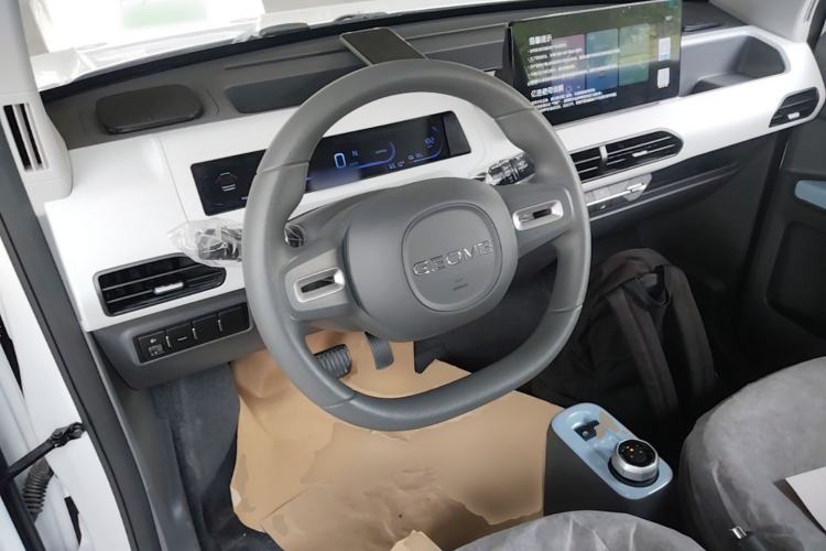 Used Geely Galaxy Panda 2024 Panda Mini 200km Endurance Bear Steering Wheel