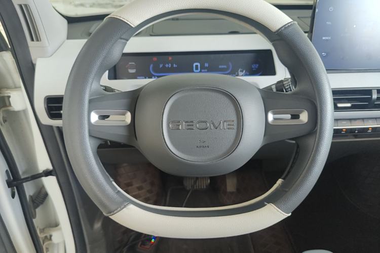 Used Geely Galaxy Panda 2024 Panda Mini 200km Endurance Bear Steering Wheel