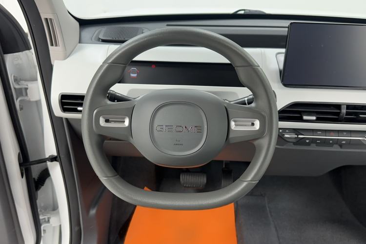 Used Geely Galaxy Panda 2024 Panda Mini 200km Endurance Bear Steering Wheel