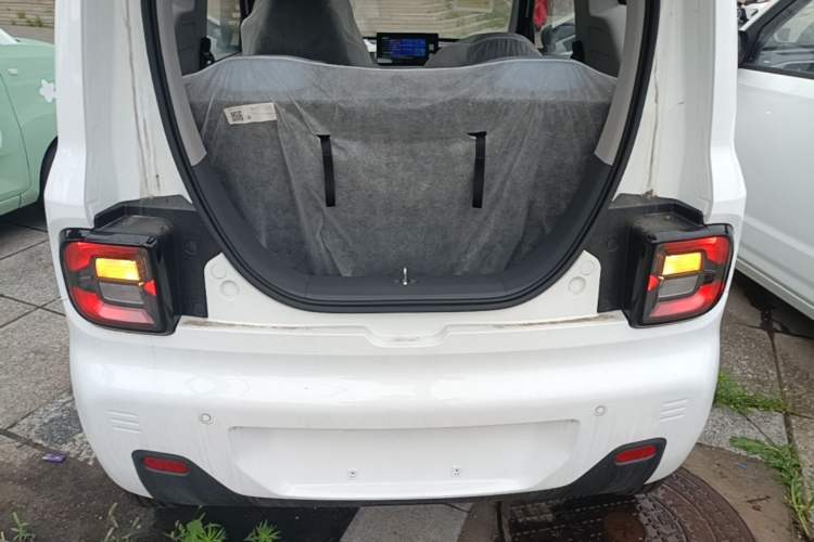 Used Geely Galaxy Panda 2024 Panda Mini 200km Endurance Bear Trunk