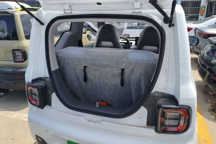 Used Geely Galaxy Panda 2024 Panda Mini 200km Endurance Bear Trunk