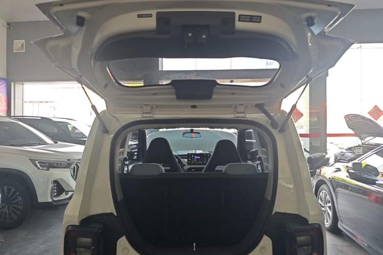 Used Geely Galaxy Panda 2024 Panda Mini 200km Endurance Bear Trunk