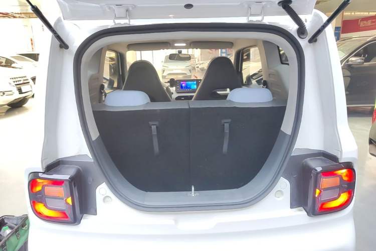 Used Geely Galaxy Panda 2024 Panda Mini 200km Endurance Bear Trunk