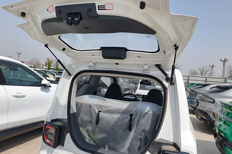 Used Geely Galaxy Panda 2024 Panda Mini 200km Endurance Bear Trunk