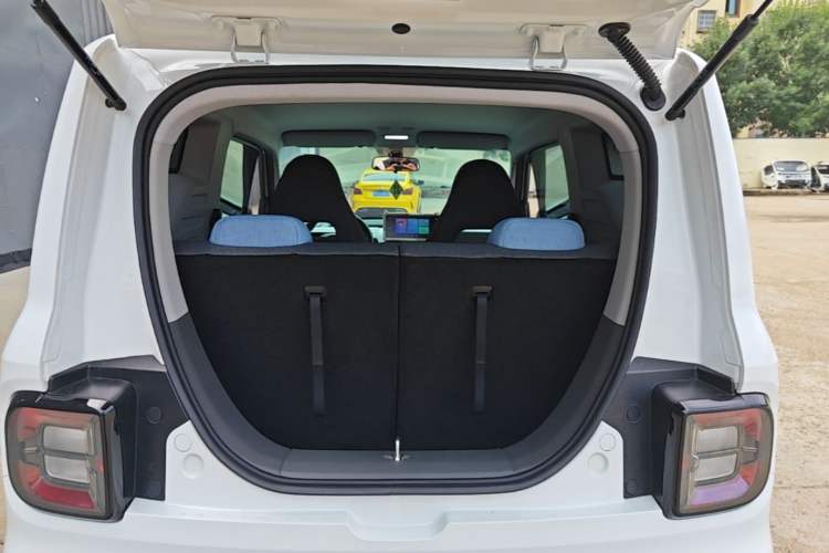 Used Geely Galaxy Panda 2024 Panda Mini 200km Endurance Bear Trunk