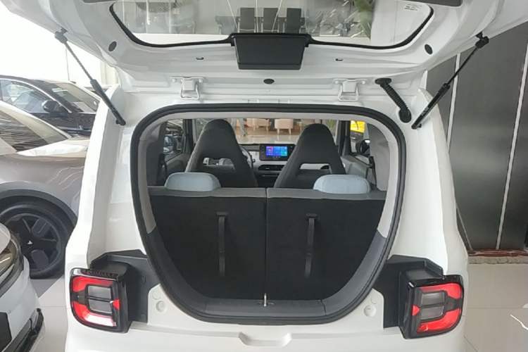Used Geely Galaxy Panda 2024 Panda Mini 200km Endurance Bear Trunk