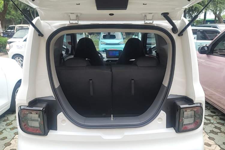 Used Geely Galaxy Panda 2024 Panda Mini 200km Endurance Bear Trunk