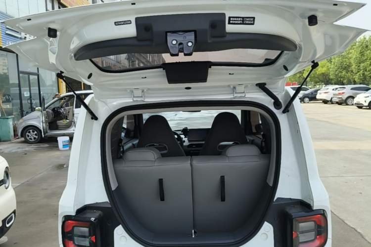Used Geely Galaxy Panda 2024 Panda Mini 200km Endurance Bear Trunk