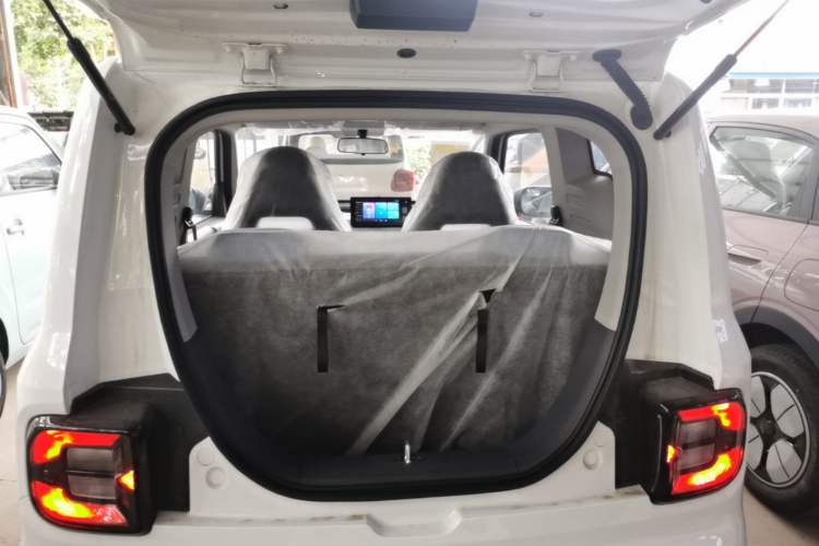 Used Geely Galaxy Panda 2024 Panda Mini 200km Endurance Bear Trunk
