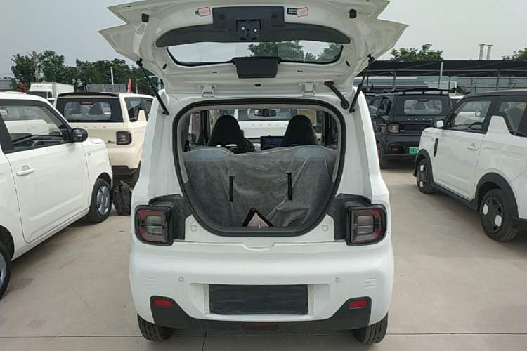 Used Geely Galaxy Panda 2024 Panda Mini 200km Endurance Bear Trunk