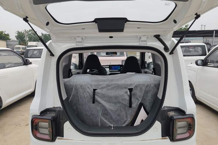 Used Geely Galaxy Panda 2024 Panda Mini 200km Endurance Bear Trunk