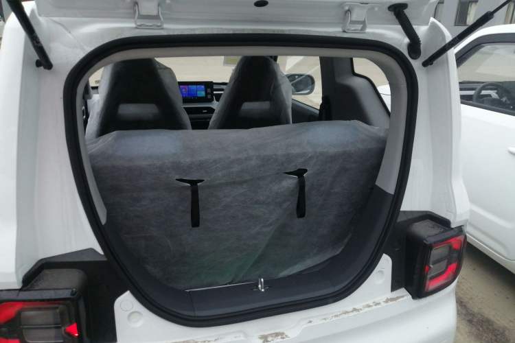 Used Geely Galaxy Panda 2024 Panda Mini 200km Endurance Bear Trunk