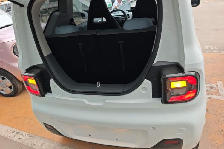 Used Geely Galaxy Panda 2024 Panda Mini 200km Endurance Bear Trunk
