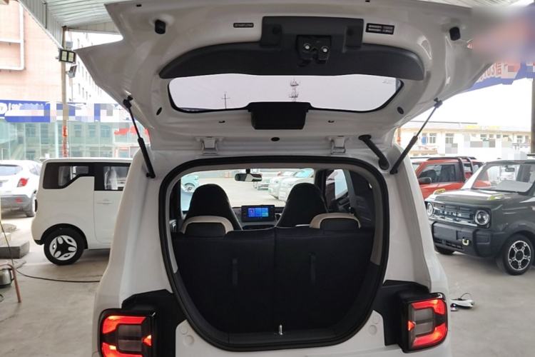 Used Geely Galaxy Panda 2024 Panda Mini 200km Endurance Bear Trunk