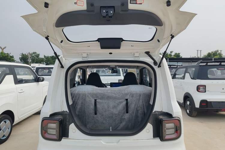Used Geely Galaxy Panda 2024 Panda Mini 200km Endurance Bear Trunk