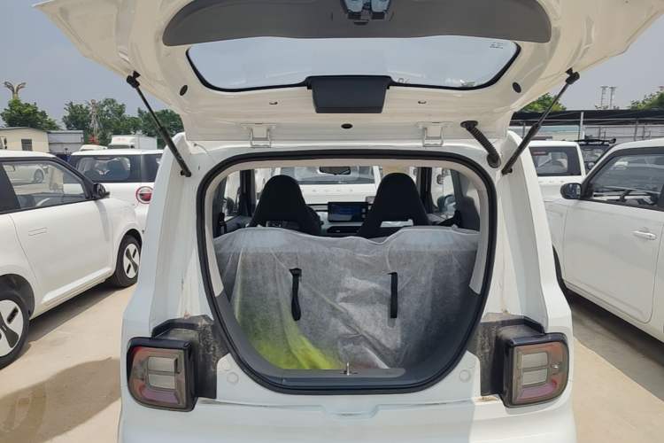 Used Geely Galaxy Panda 2024 Panda Mini 200km Endurance Bear Trunk