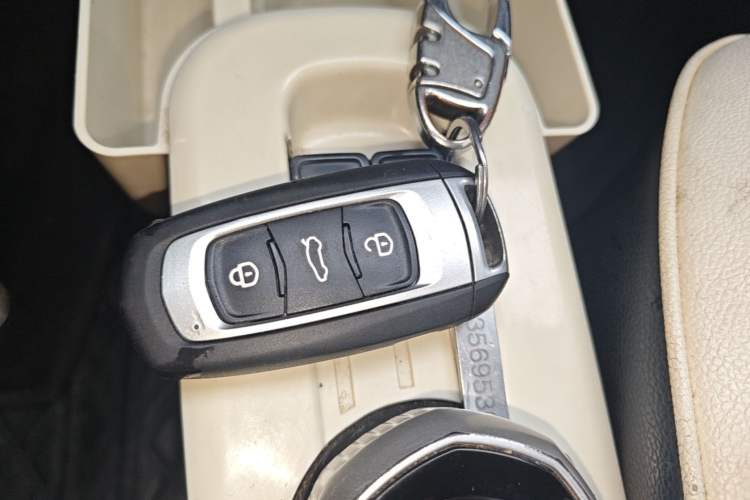 Used Geely Galaxy Panda 2024 Panda Mini 200km Endurance Bear Vehicle Key