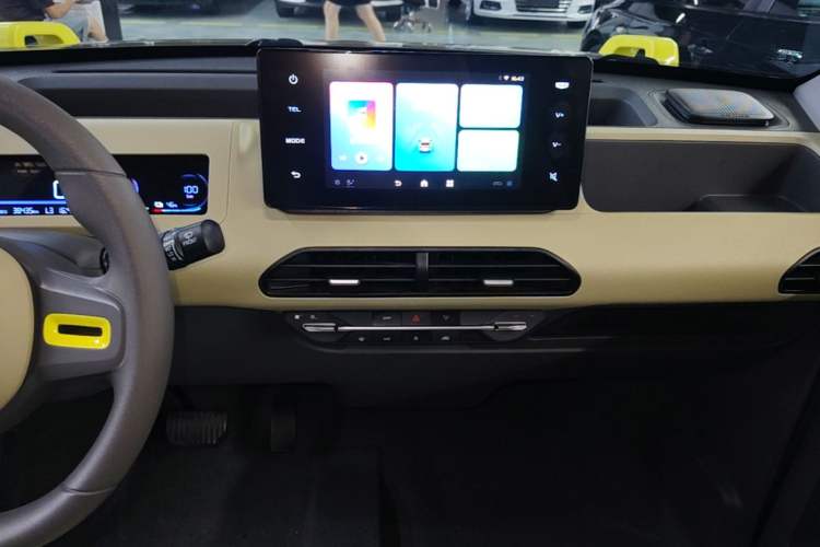 Used Geely Galaxy Panda 2024 200km Panda Rider Audio And AC Panel
