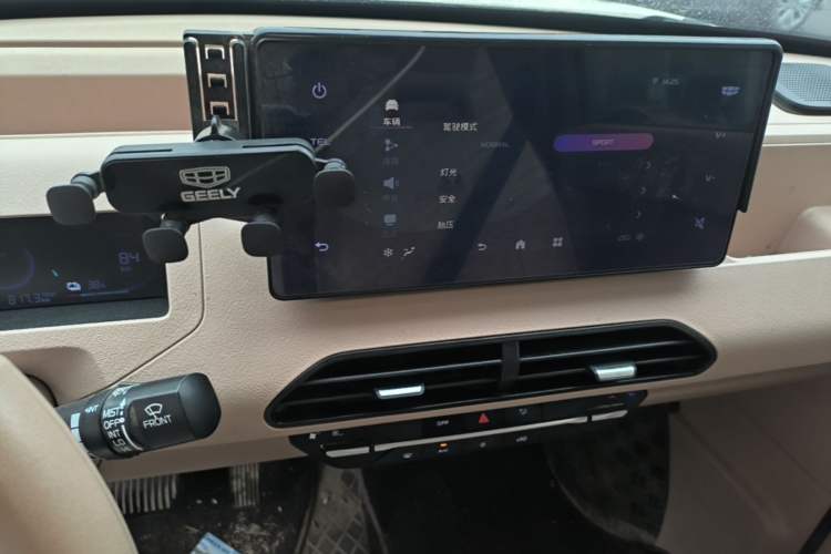 Used Geely Galaxy Panda 2024 Panda Mini 200km Endurance Bear Audio And AC Panel