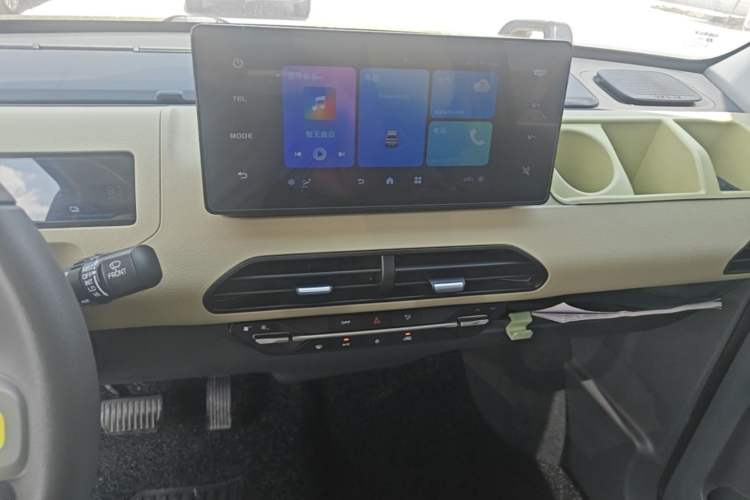 Used Geely Galaxy Panda 2024 200km Panda Rider Audio And AC Panel