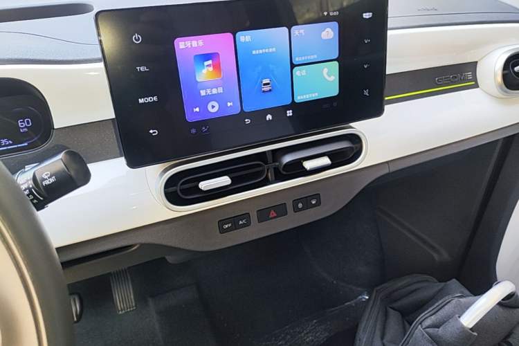 Used Geely Galaxy Panda 2024 Panda Mini 200km Endurance Bear Audio And AC Panel