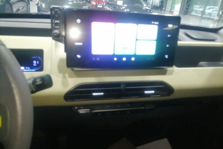 Used Geely Galaxy Panda 2024 200km Panda Rider Audio And AC Panel