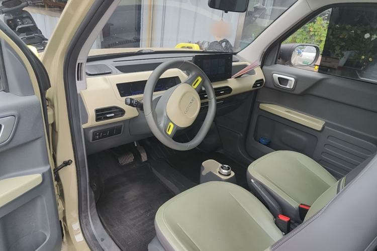 Used Geely Galaxy Panda 2024 200km Panda Rider Center Console