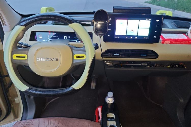 Used Geely Galaxy Panda 2024 200km Panda Rider Center Console