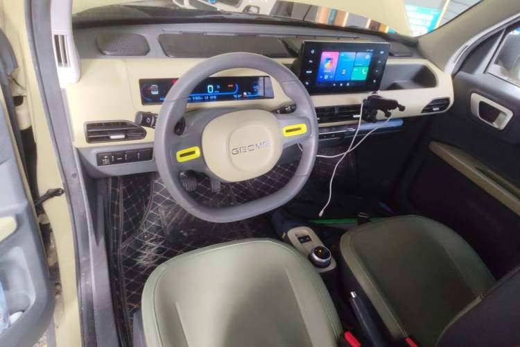 Used Geely Galaxy Panda 2024 200km Panda Rider Center Console