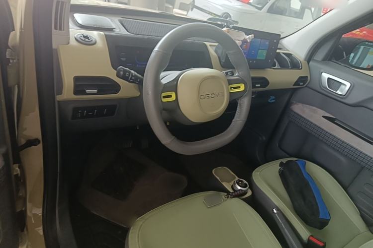 Used Geely Galaxy Panda 2024 200km Panda Rider Center Console