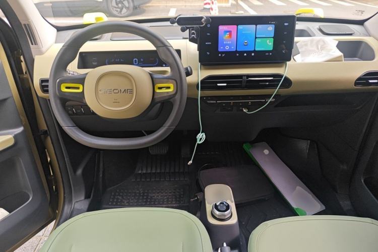 Used Geely Galaxy Panda 2024 200km Panda Rider Center Console