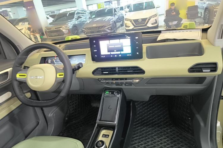 Used Geely Galaxy Panda 2024 200km Panda Rider Center Console