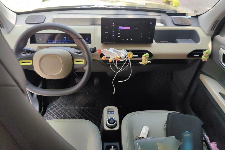 Used Geely Galaxy Panda 2024 200km Panda Rider Center Console