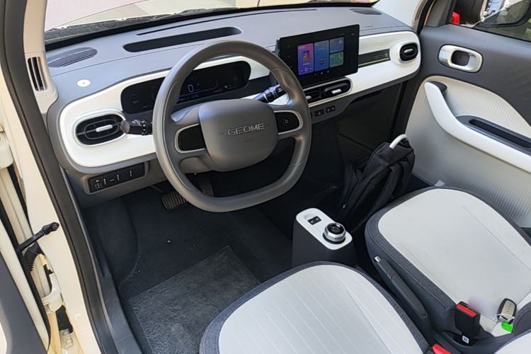 Used Geely Galaxy Panda 2024 Panda Mini 200km Endurance Bear Center Console