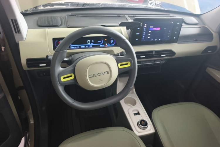 Used Geely Galaxy Panda 2024 200km Panda Rider Center Console