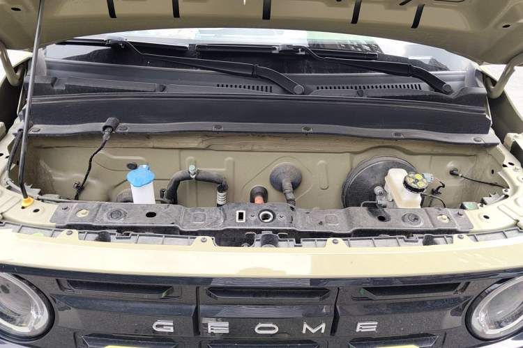 Used Geely Galaxy Panda 2024 200km Panda Rider Engine Bay