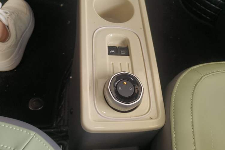 Used Geely Galaxy Panda 2024 200km Panda Rider Gear Lever