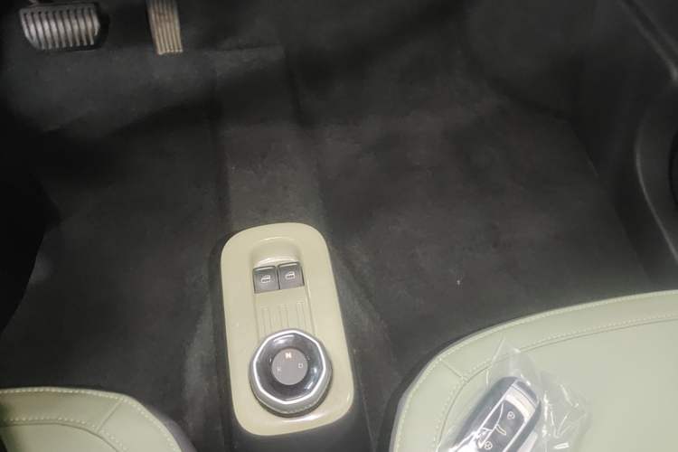 Used Geely Galaxy Panda 2024 200km Panda Rider Gear Lever